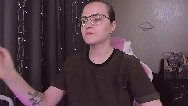 MissBrightShine online show from October 26, 2025, 9:31 am