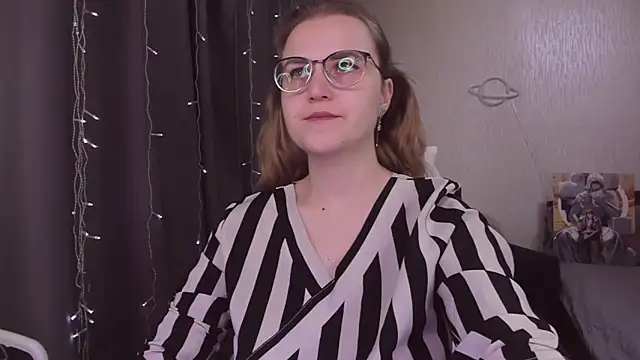 MissBrightShine online show from November 4, 2025, 10:41 am