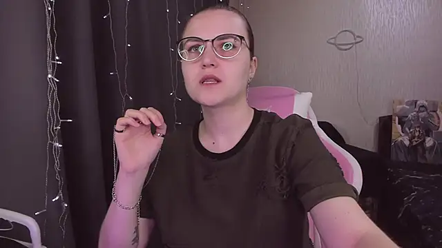 MissBrightShine online show from October 22, 2025, 10:25 am