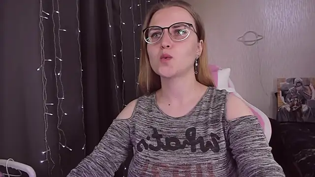 MissBrightShine online show from September 16, 2025, 10:27 am