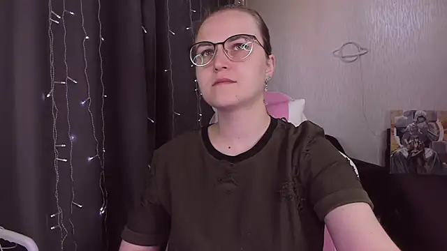 MissBrightShine online show from September 25, 2025, 11:16 am