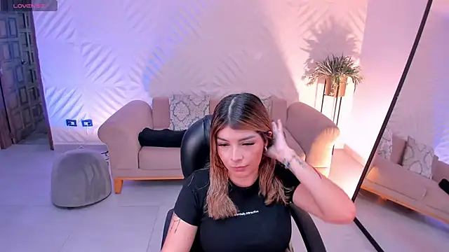 LisaMonroe  online show from March 10, 2025, 8:23 pm