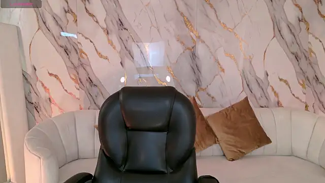 LisaMonroe  online show from December 2, 2025, 11:56 am