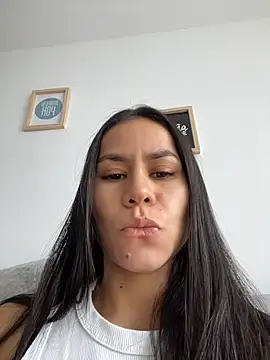 Snapshot of dominantandsubmissiveshow chatting on May 5, 2026, 7:06 pm dominantandsubmissiveshow online show from May 5, 2026, 7:06 pm