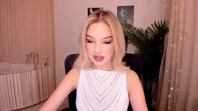 Snapshot of FloweryLove_1 chatting on February 26, 2025, 7:32 pm FloweryLove 1 online show from February 26, 2025, 7:32 pm