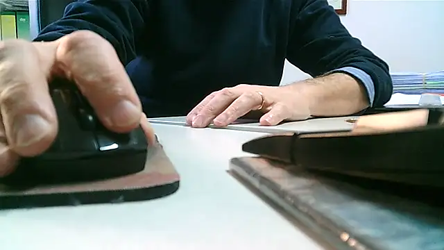 Snapshot of Gregcam chatting on December 3, 2024, 9:39 am Gregcam online show from December 3, 2024, 9:39 am