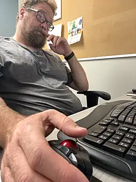 Snapshot of Bigbi6foot5 chatting on November 12, 2025, 3:27 pm Bigbi6foot5 online show from November 12, 2025, 3:27 pm