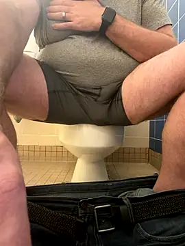 Snapshot of Bigbi6foot5 chatting on November 28, 2025, 1:55 pm Bigbi6foot5 online show from November 28, 2025, 1:55 pm