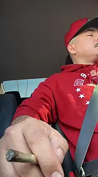 Snapshot of PeterGrandee chatting on February 11, 2025, 8:20 pm PeterGrandee online show from February 11, 2025, 8:20 pm