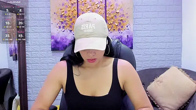 Paula Desousa online show from October 24, 2025, 7:35 pm