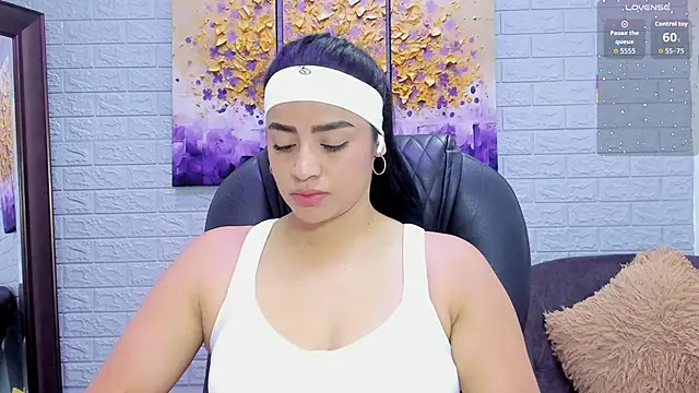 Paula Desousa online show from September 10, 2025, 6:07 pm