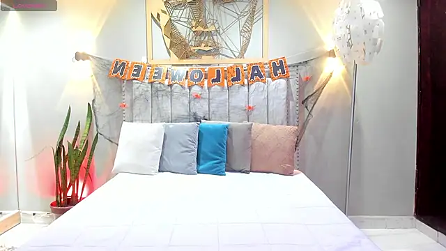 Paula Desousa online show from October 28, 2025, 7:46 pm