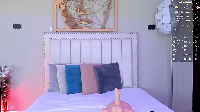 Paula Desousa online show from April 6, 2026, 7:48 pm