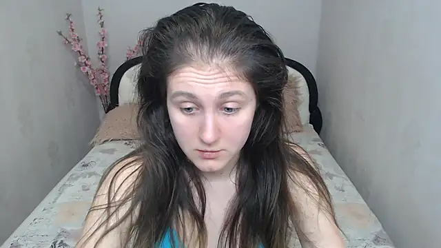 Holliy Cooper online show from April 22, 2026, 7:59 am