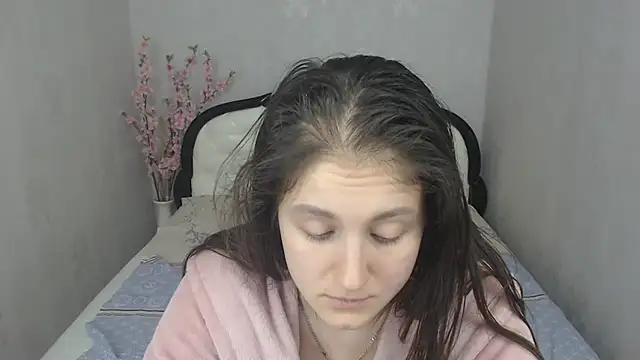 Snapshot of Holliy_Cooper chatting on February 13, 2025, 12:00 pm Holliy Cooper online show from February 13, 2025, 12:00 pm