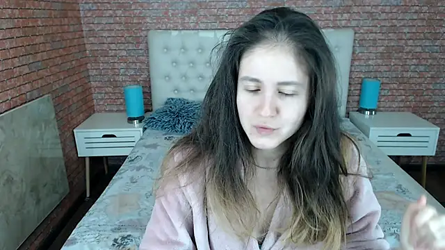 Holliy Cooper online show from November 13, 2025, 8:18 am