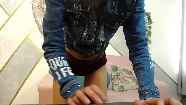 Snapshot of RoxanaCyrano_ chatting on October 18, 2025, 7:49 pm RoxanaCyrano online show from October 18, 2025, 7:49 pm