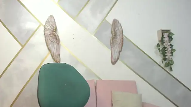 Snapshot of RoxanaCyrano_ chatting on February 17, 2025, 9:32 pm RoxanaCyrano online show from February 17, 2025, 9:32 pm