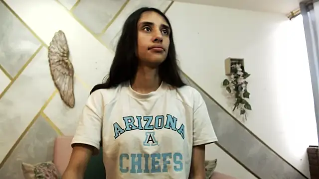 Snapshot of RoxanaCyrano_ chatting on November 22, 2025, 5:56 pm RoxanaCyrano online show from November 22, 2025, 5:56 pm