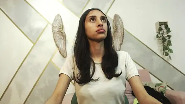 Snapshot of RoxanaCyrano_ chatting on October 8, 2025, 7:58 pm RoxanaCyrano online show from October 8, 2025, 7:58 pm