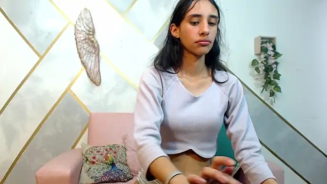 Snapshot of RoxanaCyrano_ chatting on November 20, 2025, 8:31 pm RoxanaCyrano online show from November 20, 2025, 8:31 pm