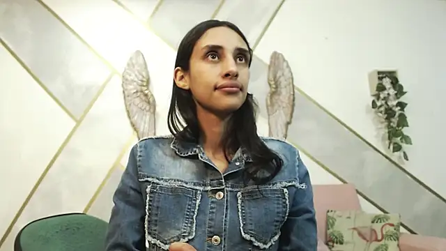 Snapshot of RoxanaCyrano_ chatting on October 7, 2025, 8:43 pm RoxanaCyrano online show from October 7, 2025, 8:43 pm