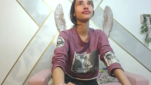 Snapshot of RoxanaCyrano_ chatting on January 14, 2025, 7:00 pm RoxanaCyrano online show from January 14, 2025, 7:00 pm