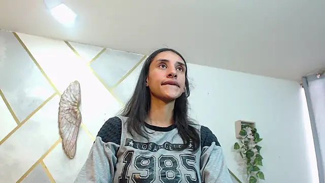 Snapshot of RoxanaCyrano_ chatting on November 4, 2025, 8:12 pm RoxanaCyrano online show from November 4, 2025, 8:12 pm