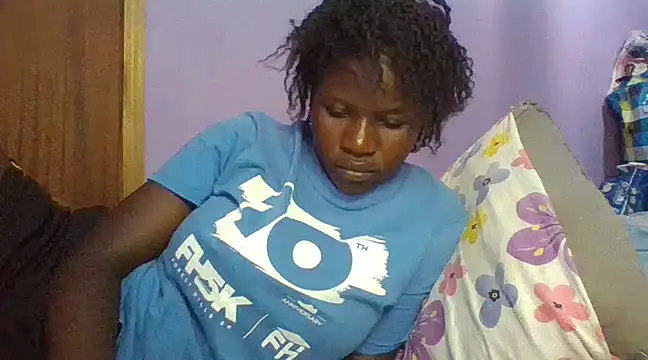 prettychic5 online show from March 21, 2025, 2:40 pm