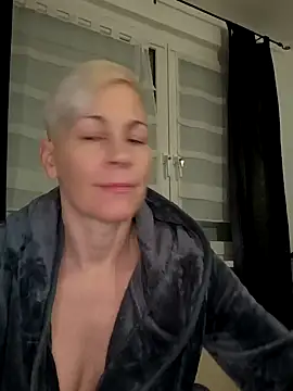 Snapshot of DarleenHot chatting on December 20, 2024, 6:40 am DarleenHot online show from December 20, 2024, 6:40 am