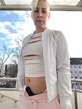 Snapshot of DarleenHot chatting on February 10, 2026, 1:21 pm DarleenHot online show from February 10, 2026, 1:21 pm