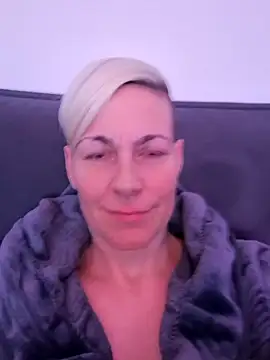 Snapshot of DarleenHot chatting on December 3, 2024, 8:11 pm DarleenHot online show from December 3, 2024, 8:11 pm