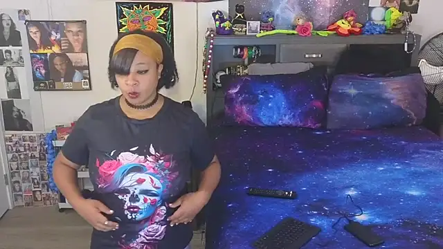 Snapshot of temptressbeauty24 chatting on February 8, 2026, 6:55 am temptressbeauty24 online show from February 8, 2026, 6:55 am