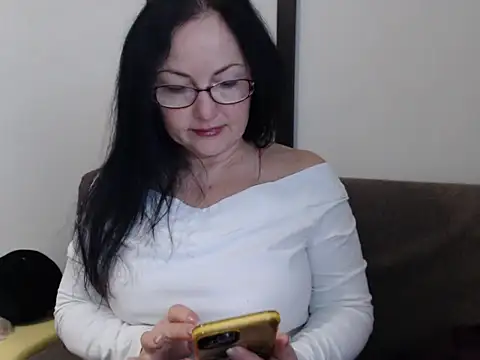 Snapshot of Alma44 chatting on October 27, 2025, 7:20 am Alma44 online show from October 27, 2025, 7:20 am