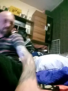 Snapshot of PIercingBoy38 chatting on April 15, 2026, 7:29 pm PIercingBoy38 online show from April 15, 2026, 7:29 pm