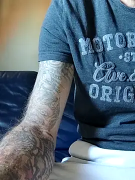 PIercingBoy38 online show from September 24, 2025, 1:39 pm