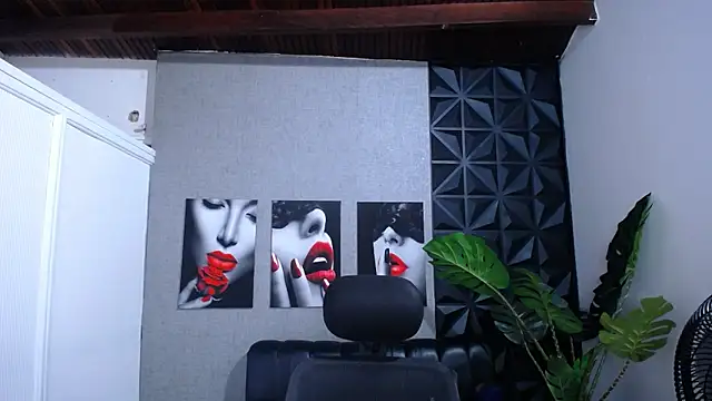 Valentinaa mature online show from March 31, 2026, 8:55 pm