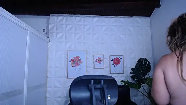 Valentinaa mature online show from September 8, 2025, 5:34 pm