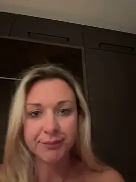 Snapshot of Bella-Tight chatting on September 14, 2025, 5:08 am Bella-Tight online show from September 14, 2025, 5:08 am