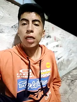 Snapshot of Alexander9827 chatting on January 9, 2025, 12:35 am Alexander9827 online show from January 9, 2025, 12:35 am