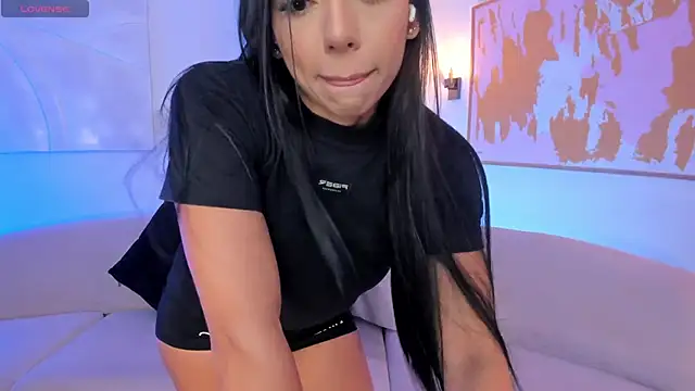 LizzHamilton   online show from September 27, 2025, 8:15 pm