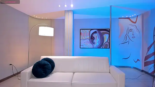 LizzHamilton   online show from October 7, 2025, 8:10 pm