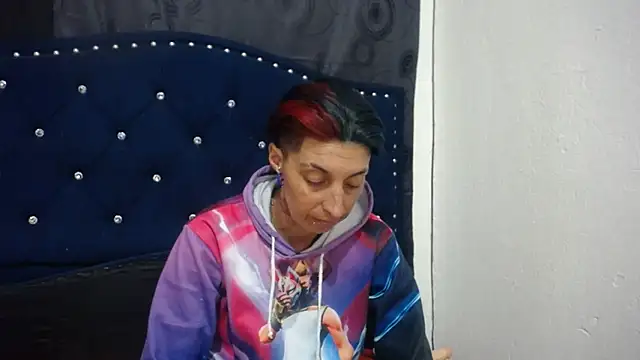 anyu1306 online show from February 12, 2025, 4:44 am