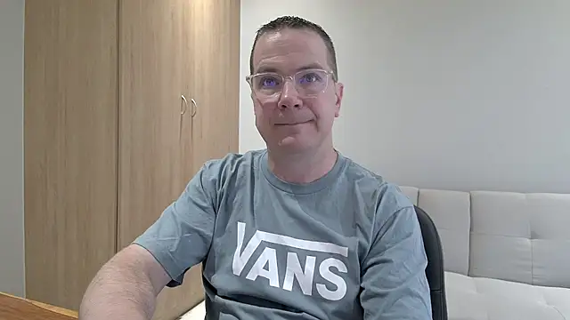 BrettJ81 online show from December 4, 2025, 2:38 pm