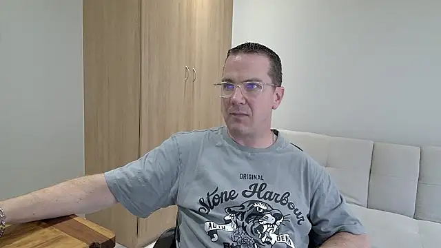 BrettJ81 online show from December 8, 2024, 11:57 am