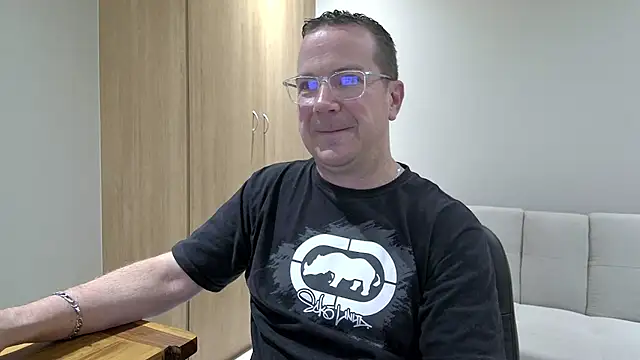 BrettJ81 online show from November 24, 2025, 5:24 pm