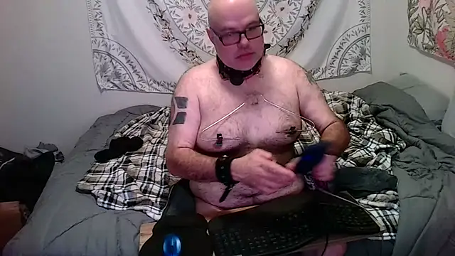 piggy4pain online show from November 9, 2025, 1:31 am