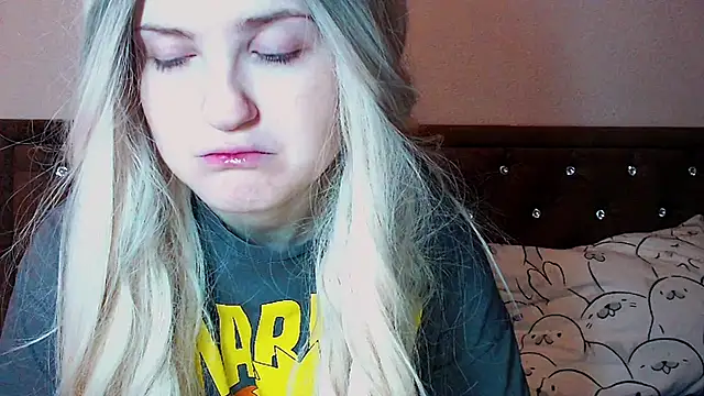 Sara4uu online show from November 21, 2025, 11:48 pm