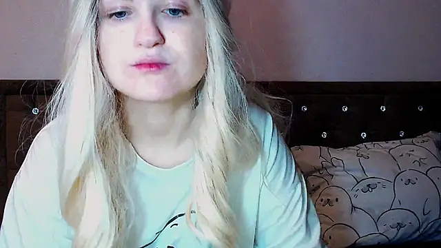 Sara4uu online show from November 9, 2025, 10:47 pm