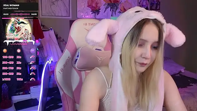 Snapshot of Evie_Ro chatting on January 5, 2025, 8:21 pm Evie Ro online show from January 5, 2025, 8:21 pm